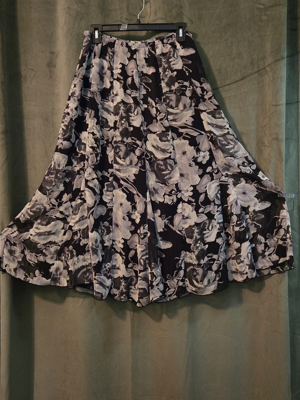 Notations Black and White Floral Circle Skirt - Picture 1 of 2